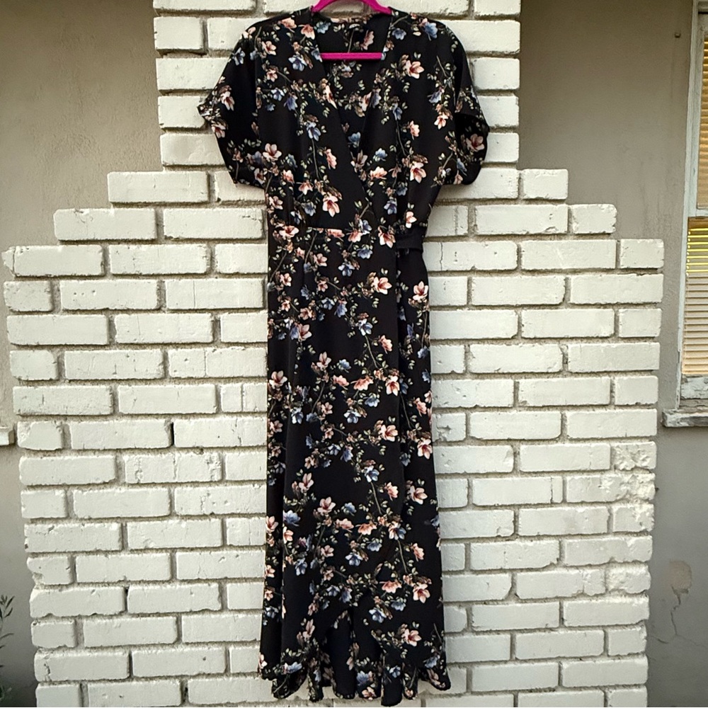 Bobeau Floral Wrap High Low Hemline Maxi Dress in Black - Size Large